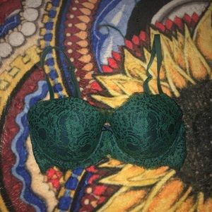 SOLD victoria’s secret size 32D lace bra